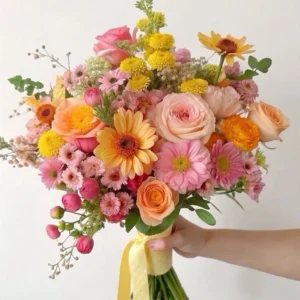 Ramo de flores tonos rosa y amarillo