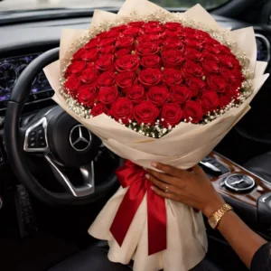 Ramo de 100 Rosas Rojas con Gypsophila – XL (bouquet rosas rojas)