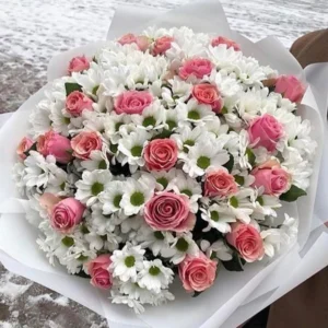 Ramo de Rosas Rosadas y Margaritas Blancas – Campestre (bouquet rosas margaritas)