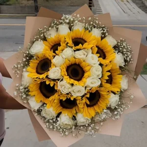 Ramo Grande de Girasoles y Rosas Blancas – 8 Girasoles (bouquet girasoles)