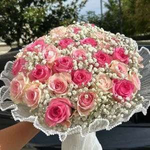 Ramo Grande de Rosas Rosadas con Gypsophila – 24 Rosas (bouquet rosas)